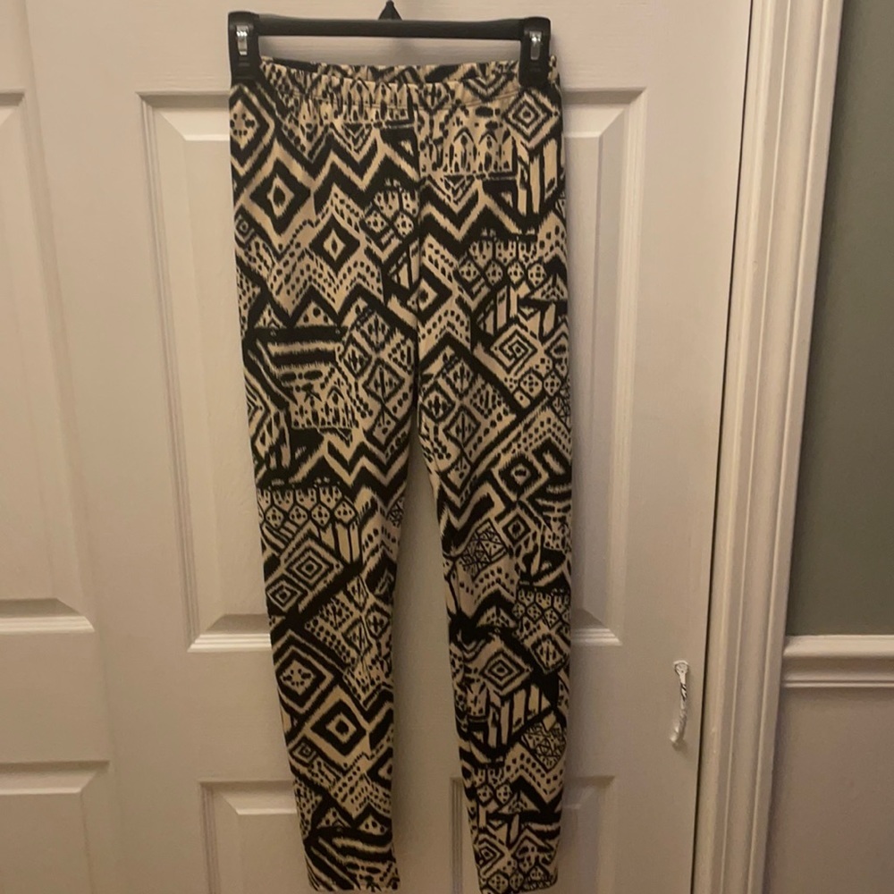 Girls leggings size M